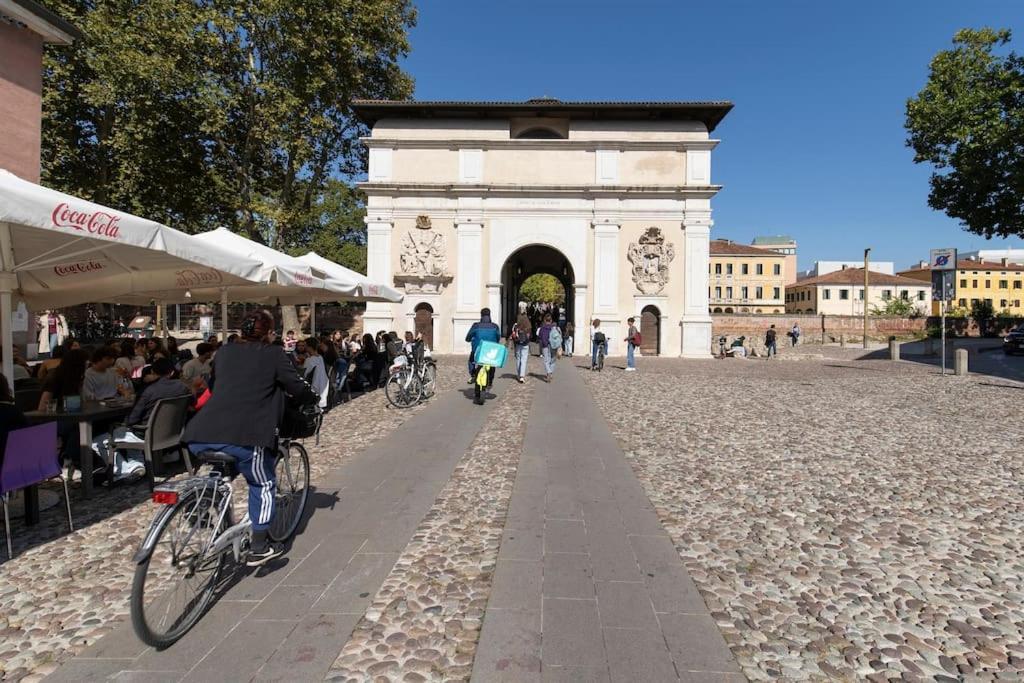 Appartamento sul fiume al Portello, con posto auto Padova Esterno foto
